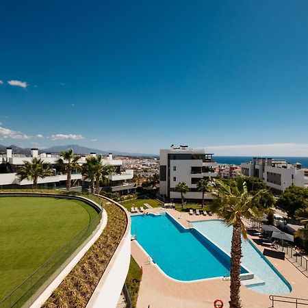 Luxurious 2 Bedroom Apartment Close To The Beach In エステポナ エクステリア 写真