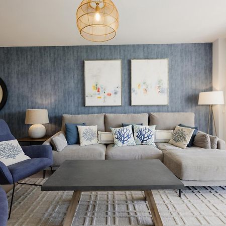 Luxurious 2 Bedroom Apartment Close To The Beach In エステポナ エクステリア 写真