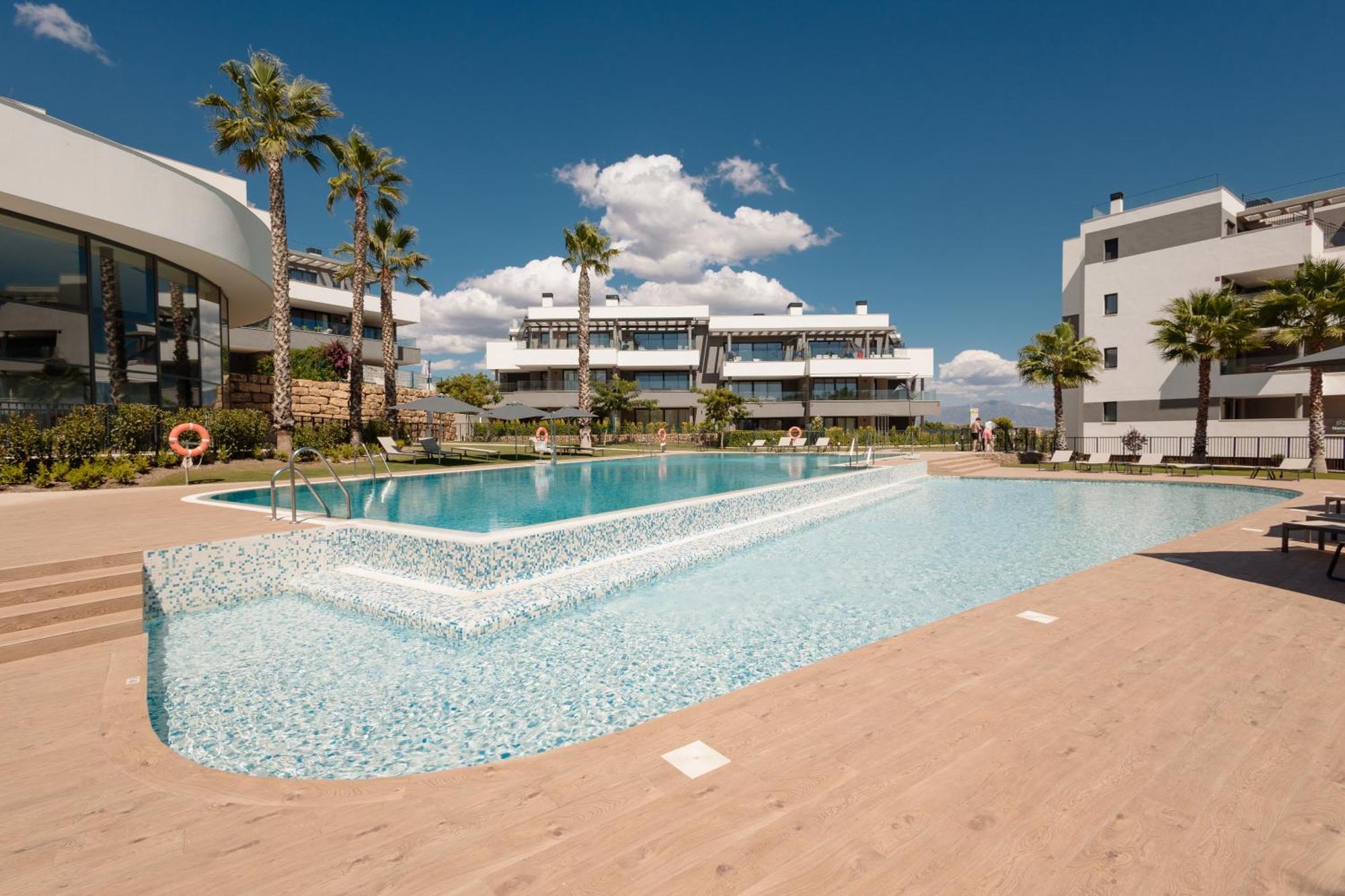 Luxurious 2 Bedroom Apartment Close To The Beach In エステポナ エクステリア 写真