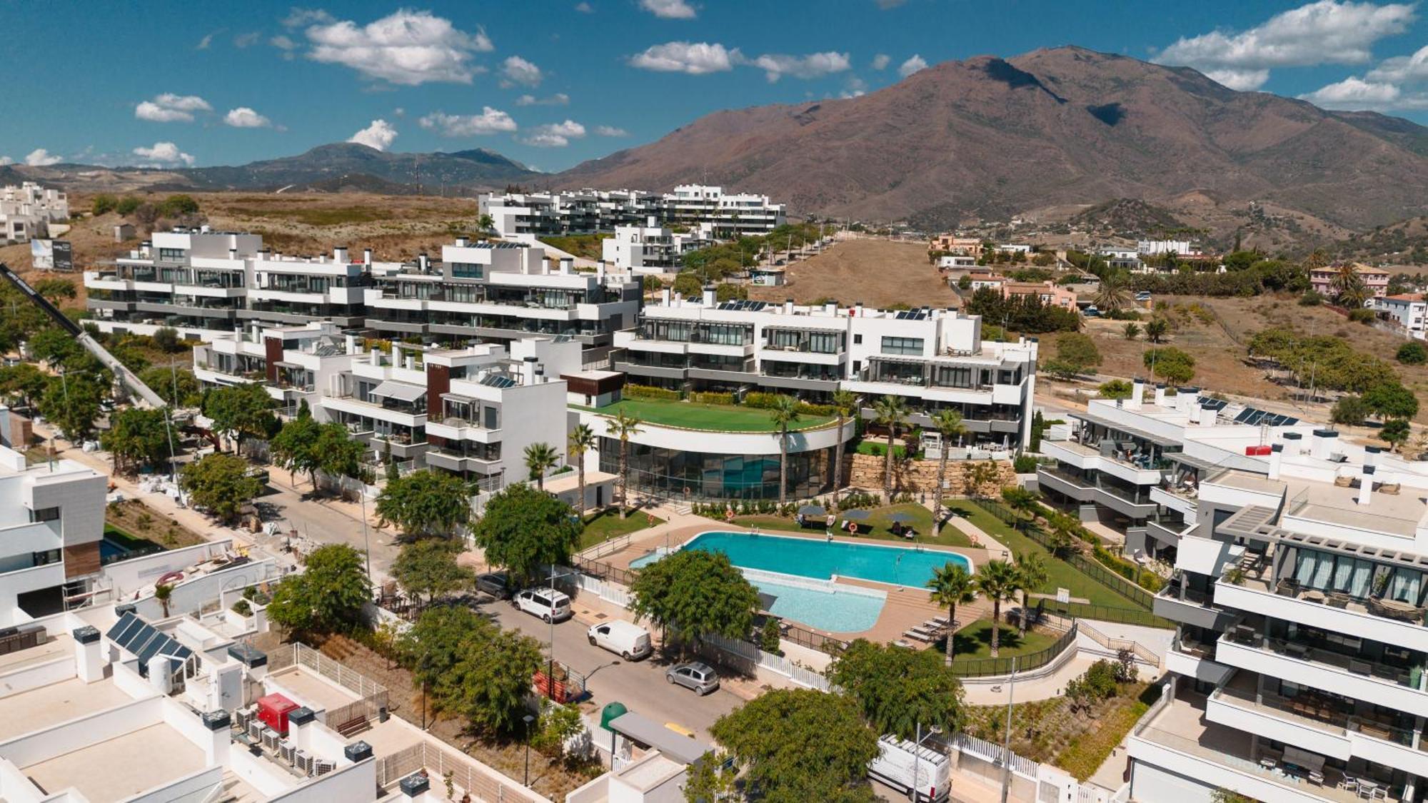 Luxurious 2 Bedroom Apartment Close To The Beach In エステポナ エクステリア 写真
