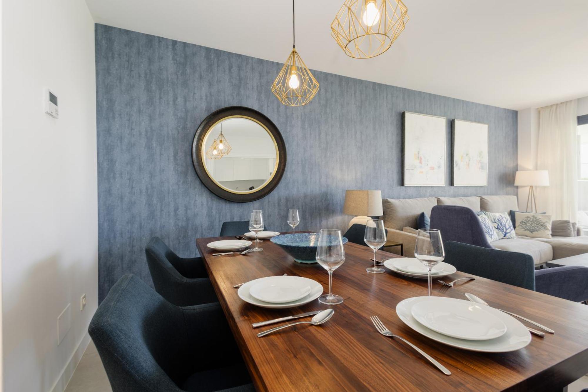 Luxurious 2 Bedroom Apartment Close To The Beach In エステポナ エクステリア 写真
