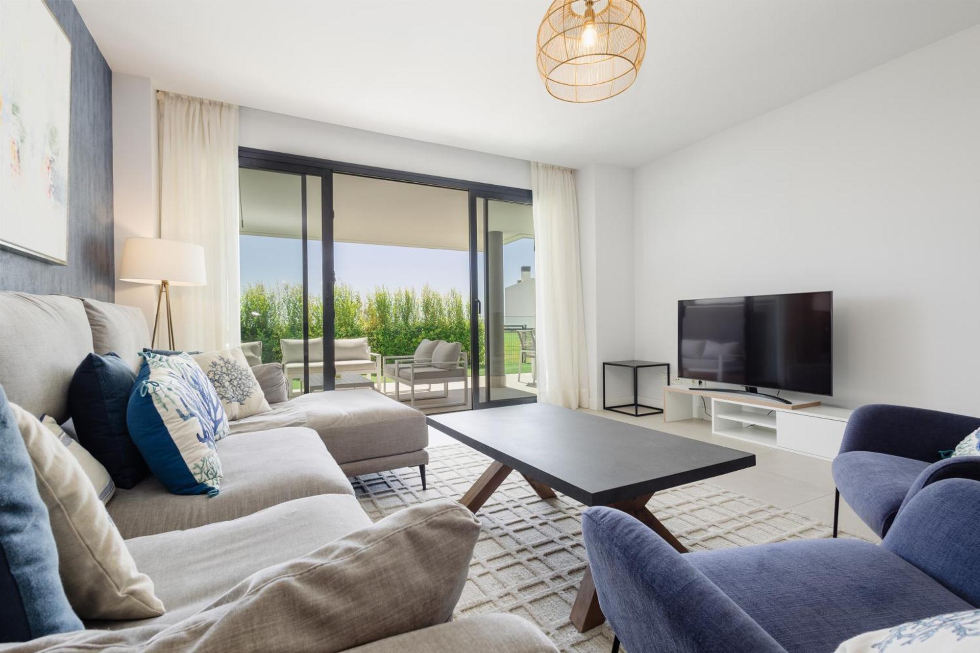 Luxurious 2 Bedroom Apartment Close To The Beach In エステポナ エクステリア 写真
