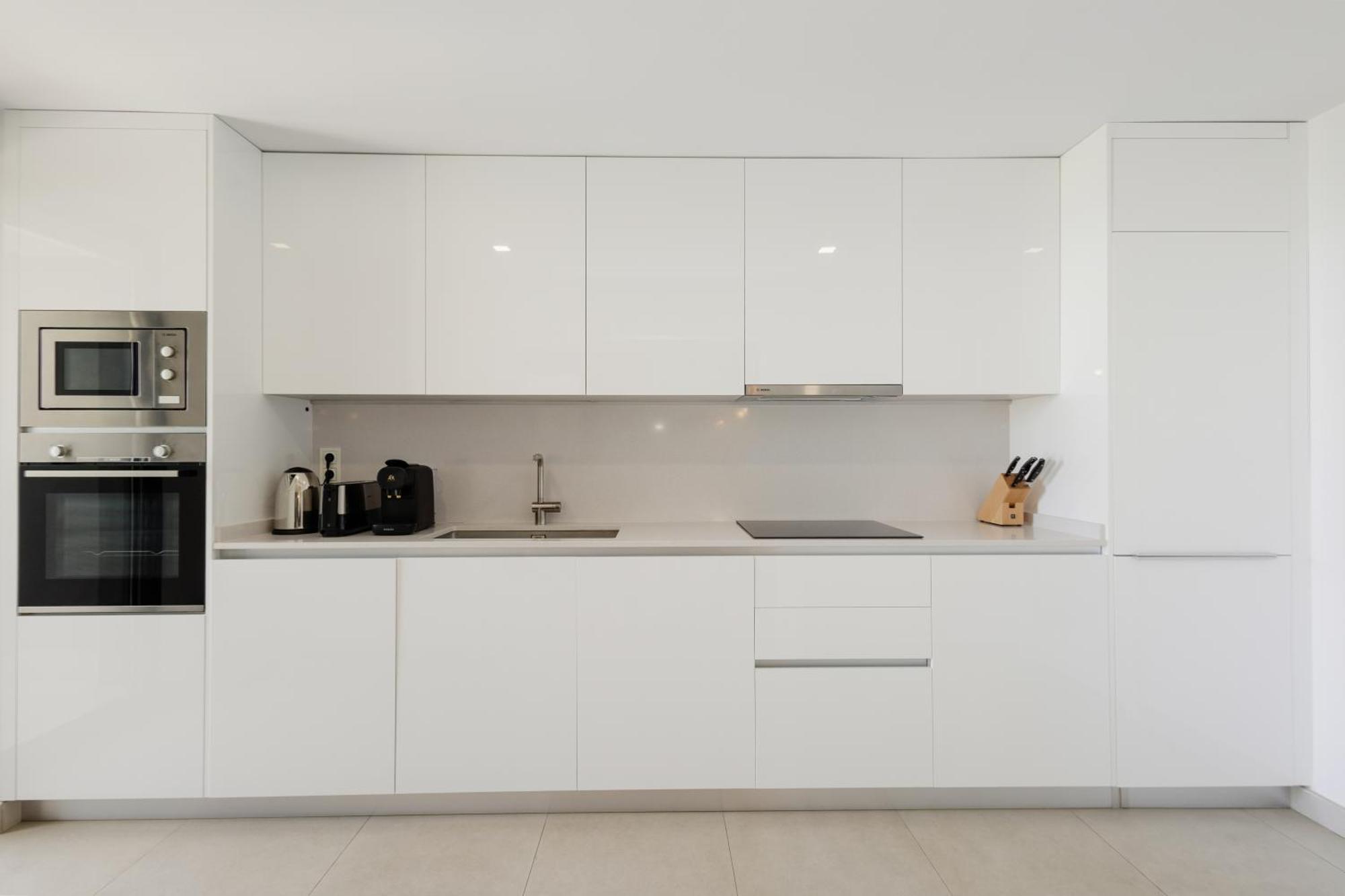 Luxurious 2 Bedroom Apartment Close To The Beach In エステポナ エクステリア 写真