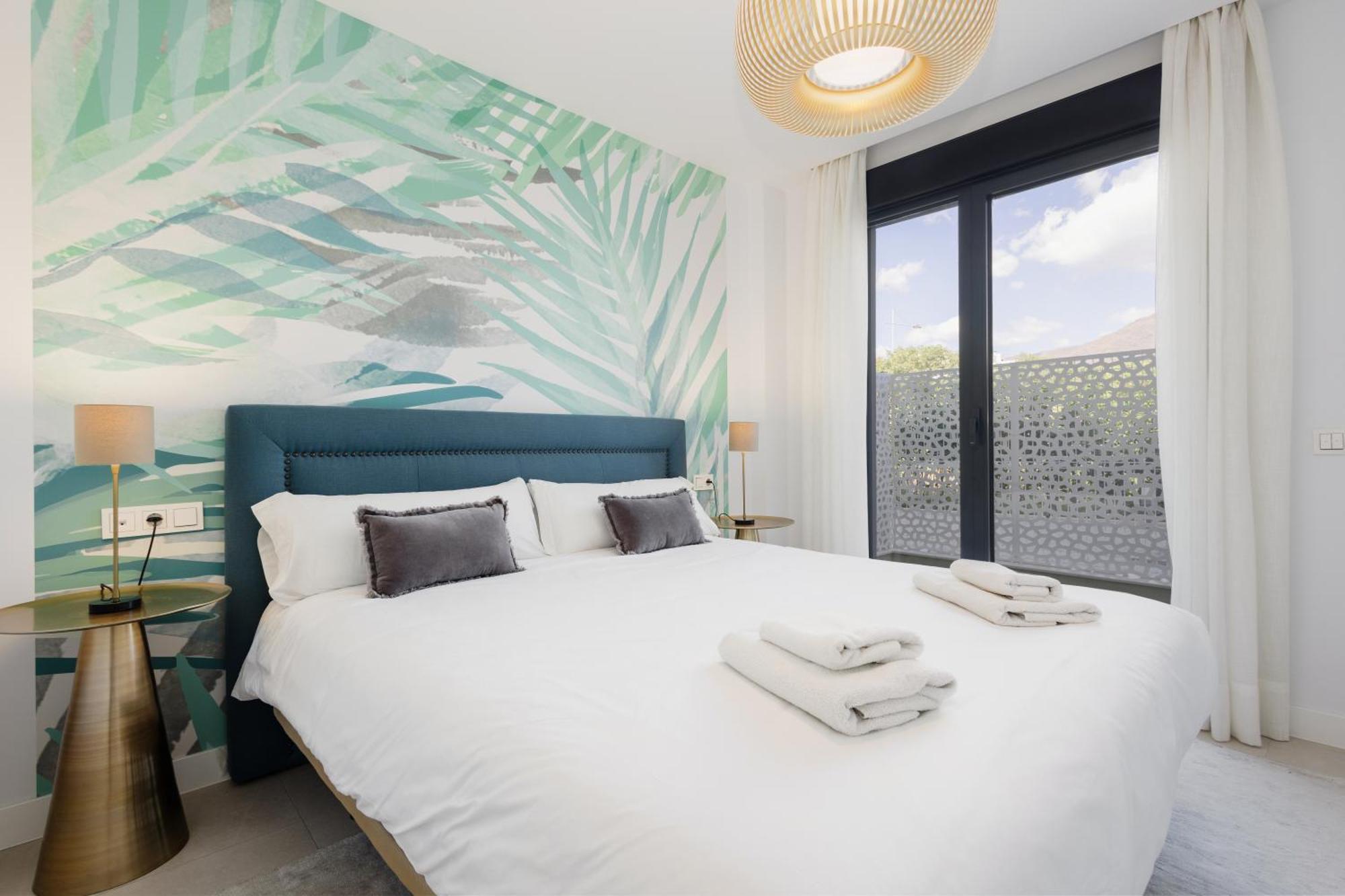 Luxurious 2 Bedroom Apartment Close To The Beach In エステポナ エクステリア 写真