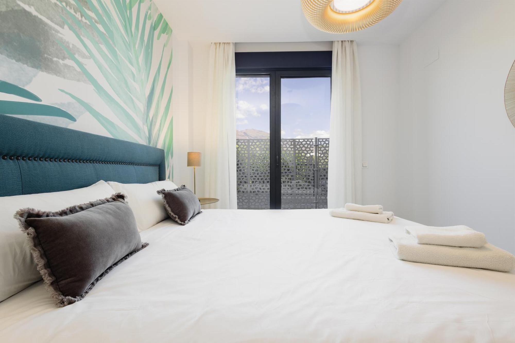 Luxurious 2 Bedroom Apartment Close To The Beach In エステポナ エクステリア 写真