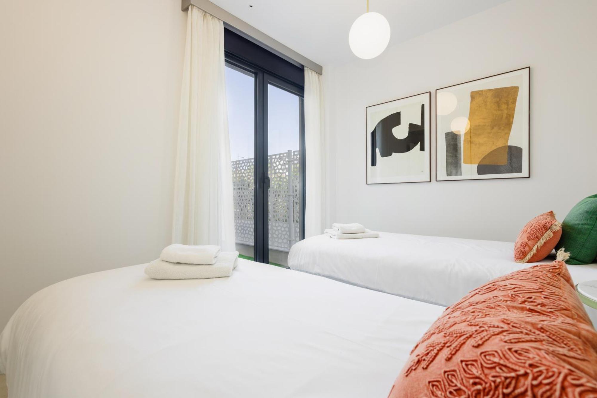 Luxurious 2 Bedroom Apartment Close To The Beach In エステポナ エクステリア 写真