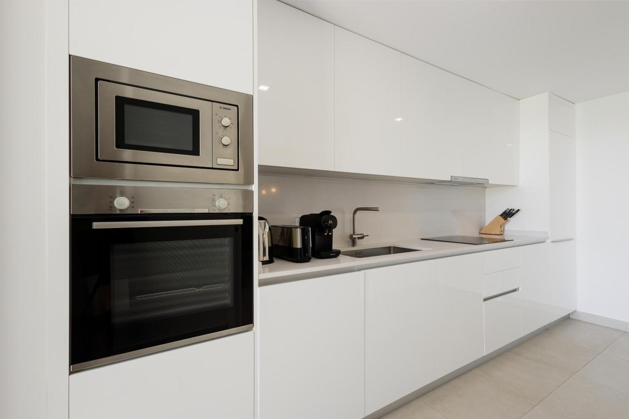 Luxurious 2 Bedroom Apartment Close To The Beach In エステポナ エクステリア 写真