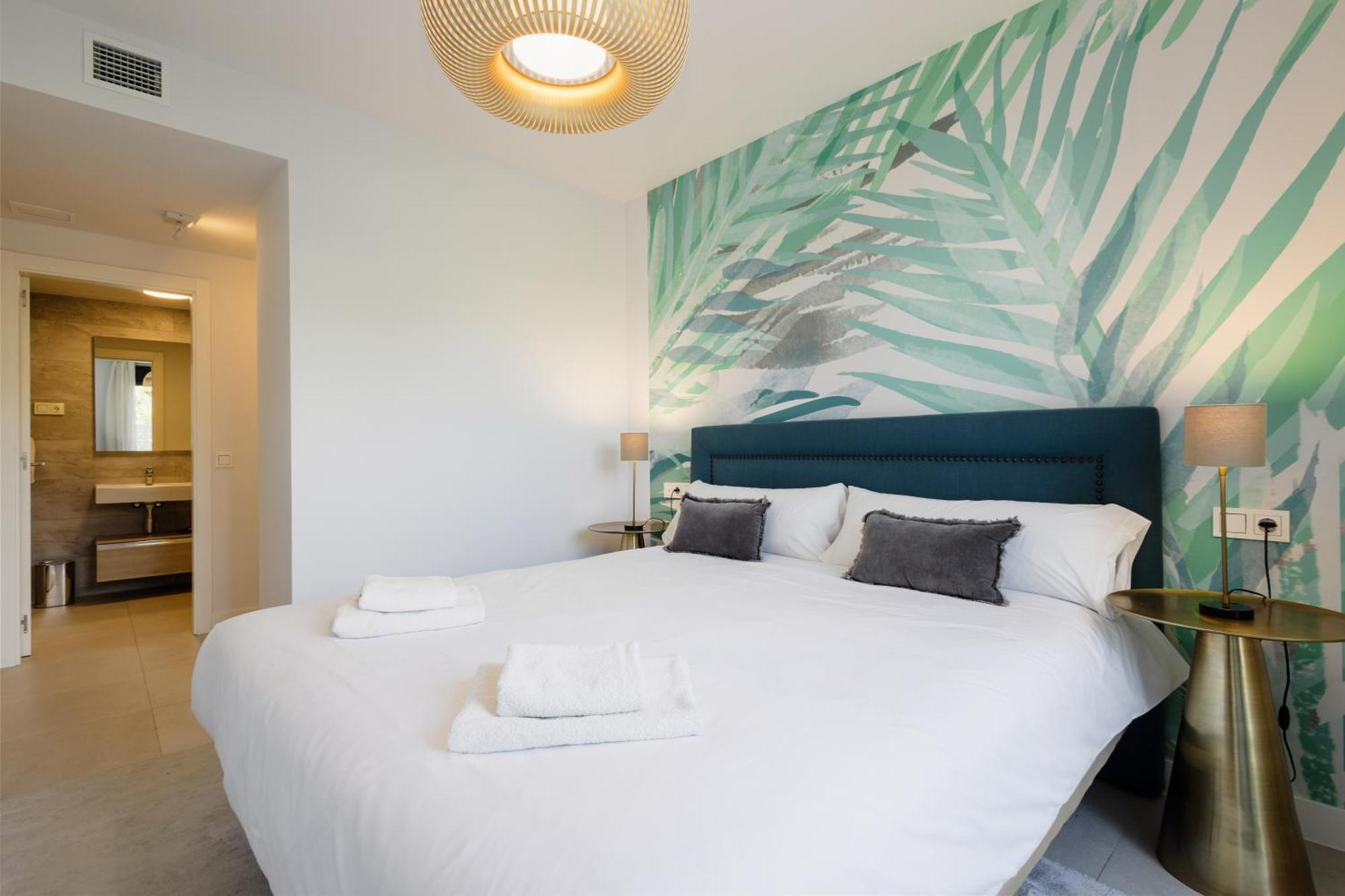 Luxurious 2 Bedroom Apartment Close To The Beach In エステポナ エクステリア 写真